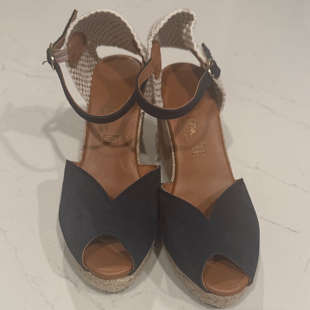 Chic Navy Espadrille Wedges